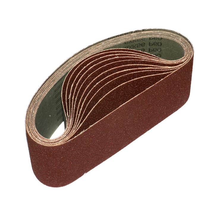 Cinta de lixa abrasiva para lixadeiras, utilizada em acabamento e desbaste de superfícies em madeira, metal e plástico, ideal para uso profissional.