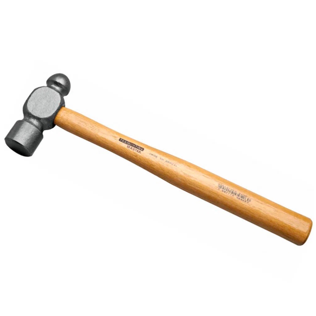 Martelo bola com cabo em madeira, ferramentas manuais usada para moldar metais e realizar trabalhos de funilaria e mecânica com precisão.